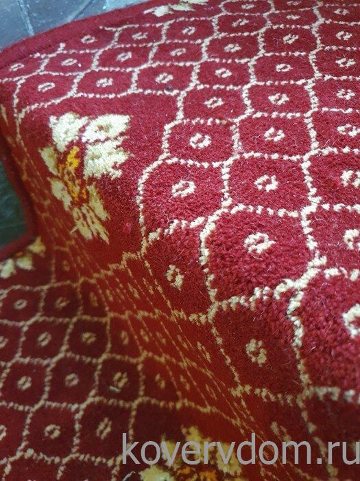 Полушерстяное ковровое покрытие SIDNEY ROSE с укладкой на лестницу